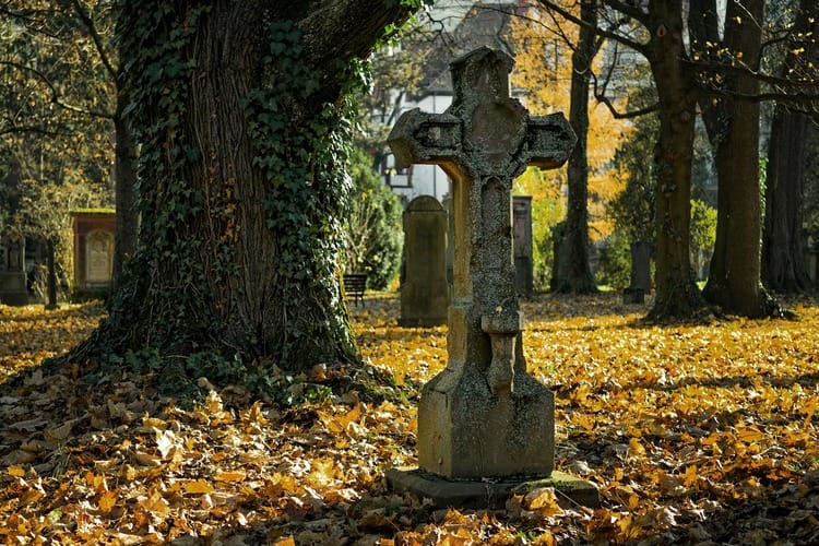 Grabstein auf dem Friedhof